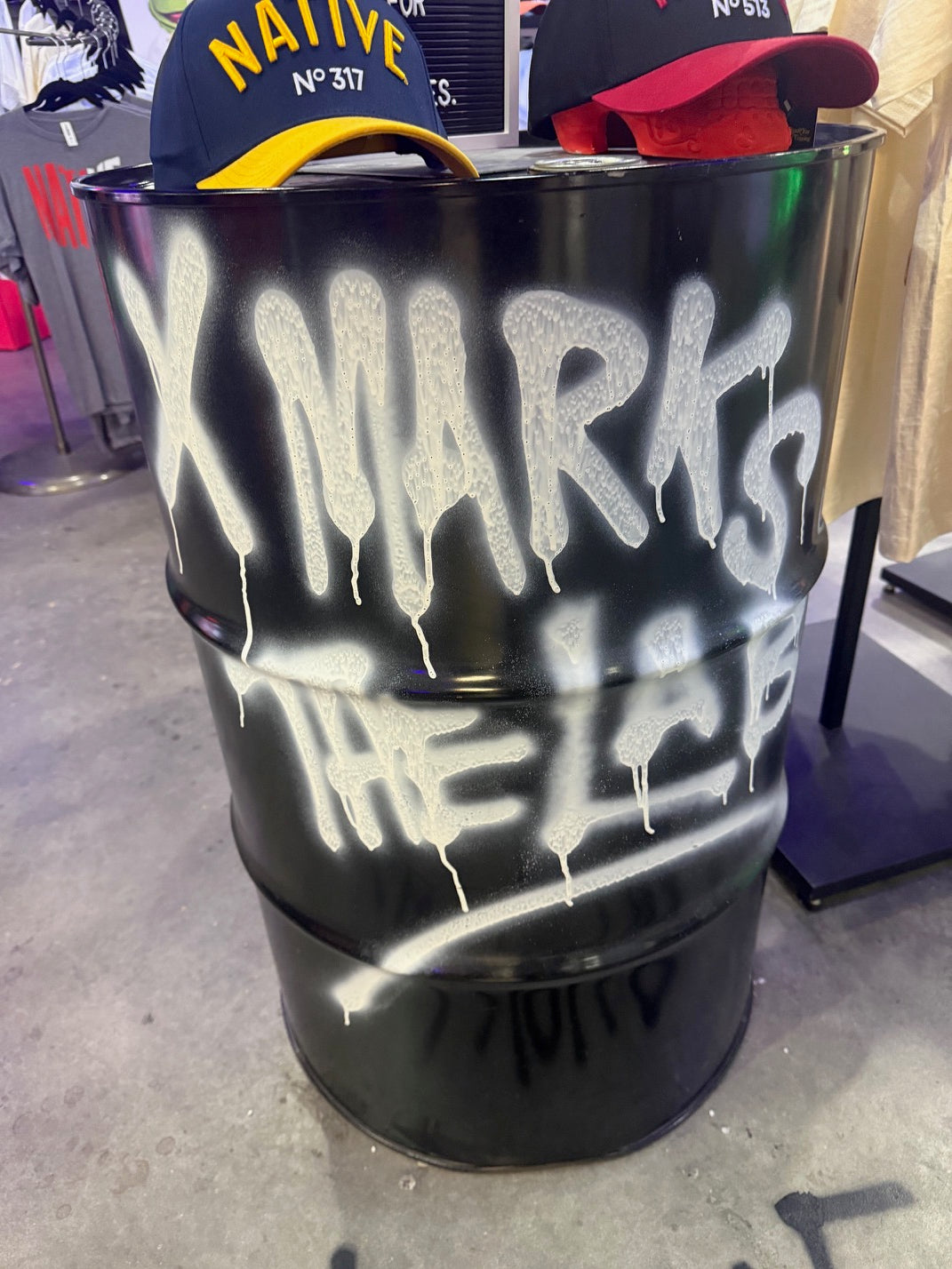 GRAFFITI OIL DRUM *ENTRANCE DISPLAY